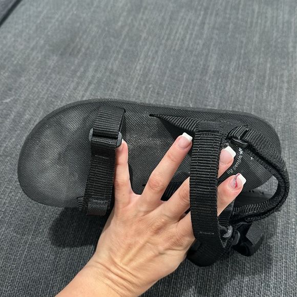 Source size 36 sandals retails $87 - Picture 6 of 7